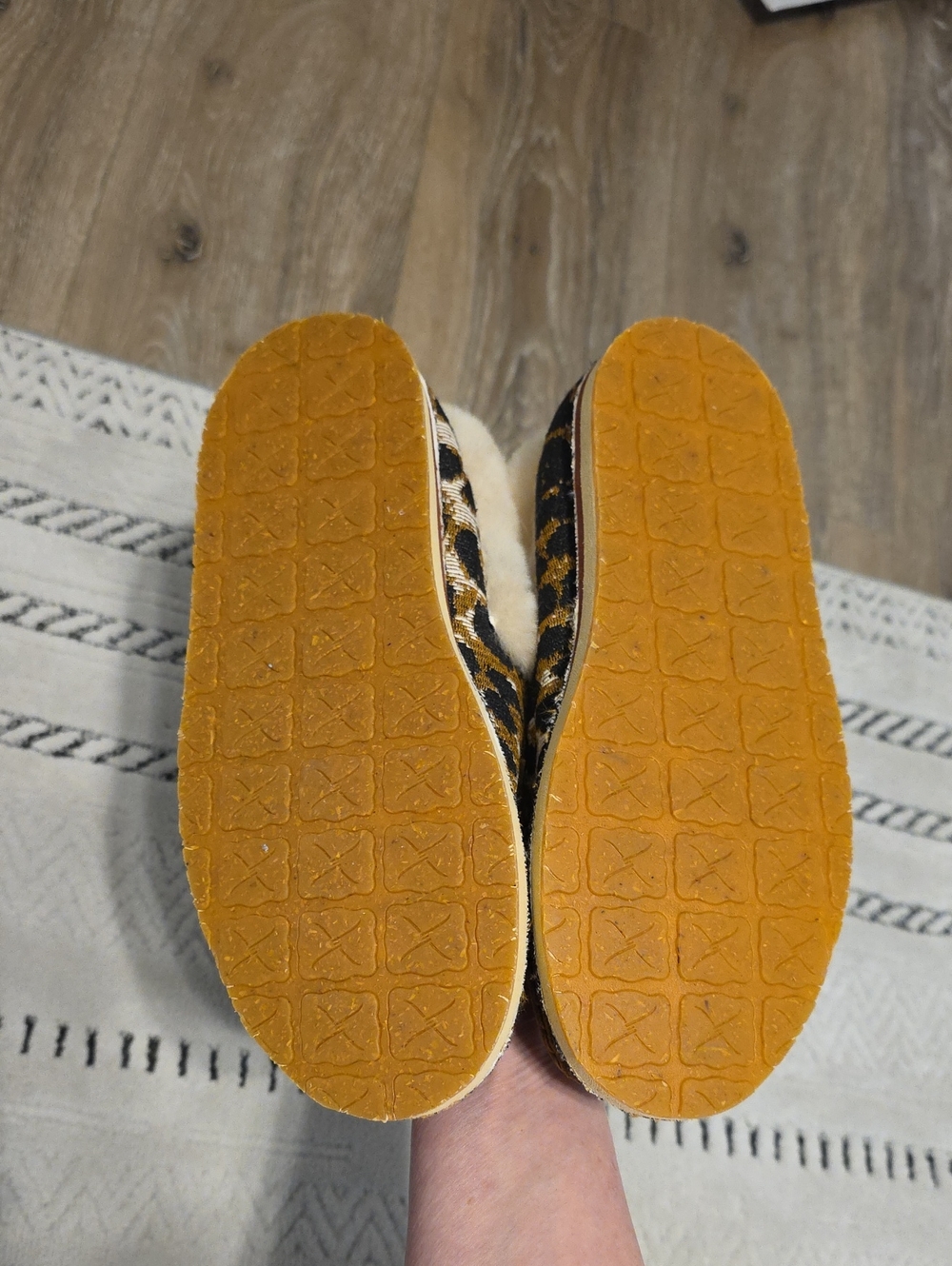 NWT Twisted X Camel/Tan Suede Shearling Mule Slippers Size 6.5 - Picture 3 of 4